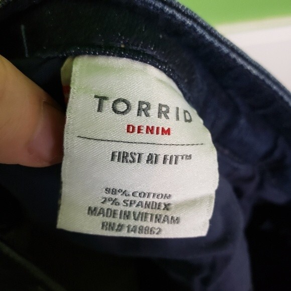 Torrid Denim First At Fit Women's Plus Size High Rise Denim Jeans Size 26R - Picture 2 of 8